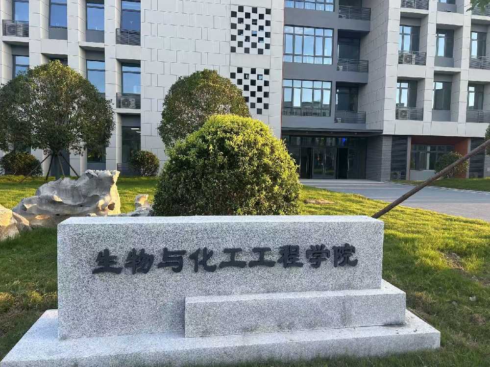 珠海市扬州职业大学体育场高杆灯项目